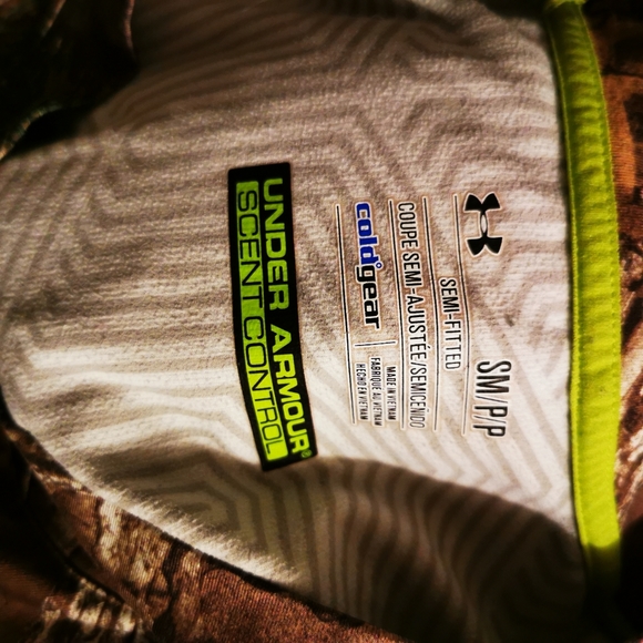 Woman's S UNDER ARMOUR Camo Long Sleeve - Picture 4 of 5